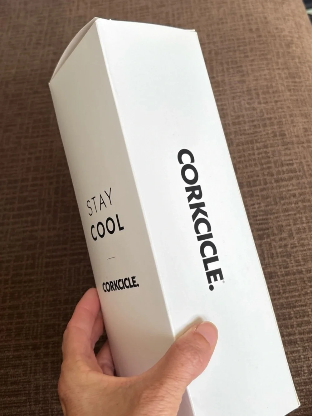 Corkcicle Captain Marvel Insulated Bottle - Red, Blue, Gold - Picture 4 of 4